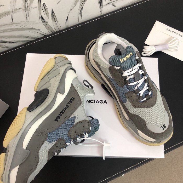 Balenciaga Mens Shoes Triple S Sneaker
