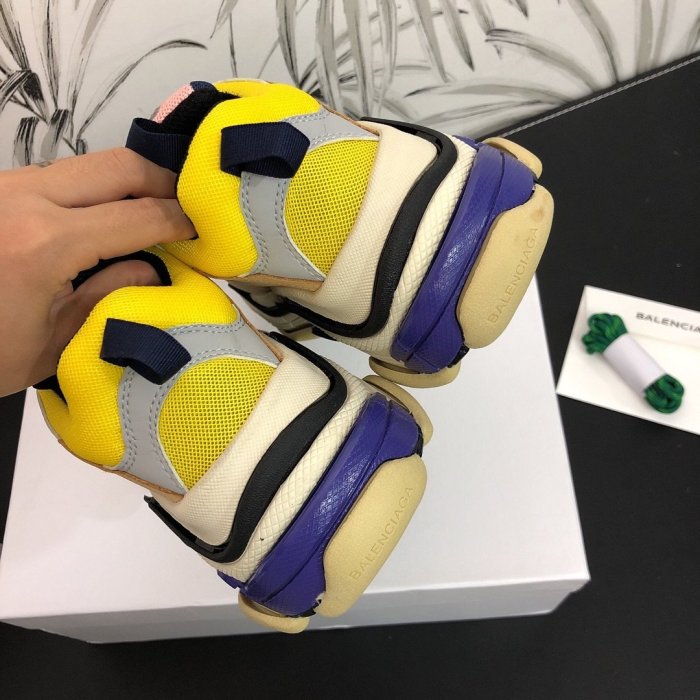 Balenciaga Mens Shoes Triple S Sneaker