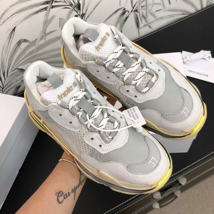 Balenciaga Mens Shoes Triple S Sneaker