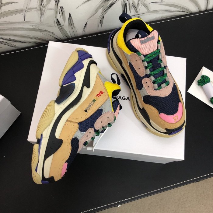 Balenciaga Mens Shoes Triple S Sneaker