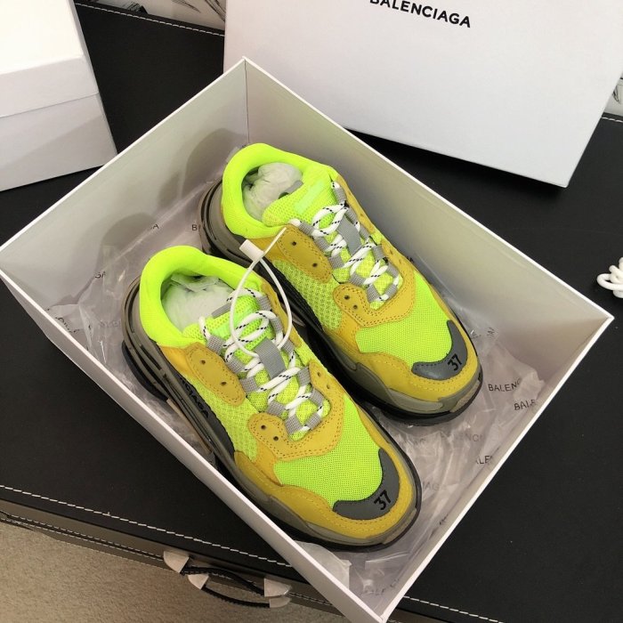 Balenciaga Mens Shoes Triple S Sneaker