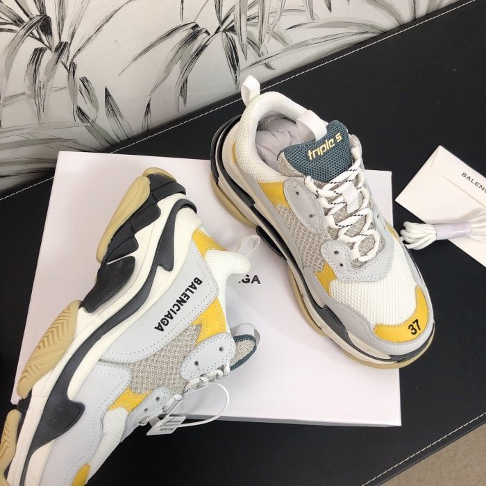 Balenciaga Mens Shoes Triple S Sneaker