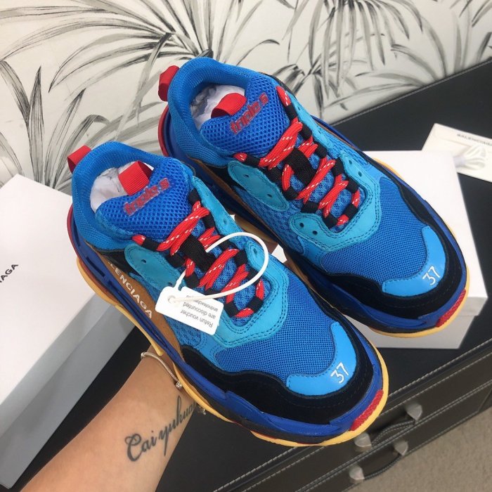 Balenciaga Mens Shoes Triple S Sneaker