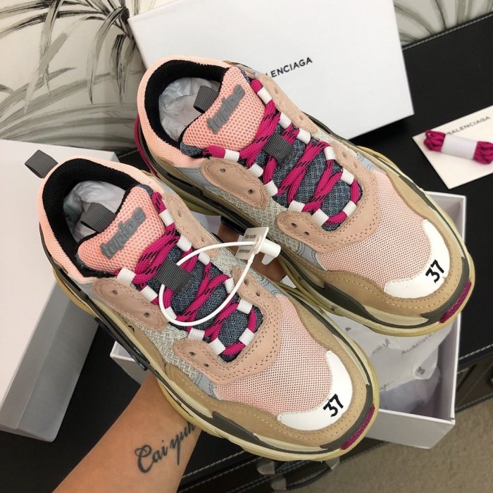 Balenciaga Mens Shoes Triple S Sneaker
