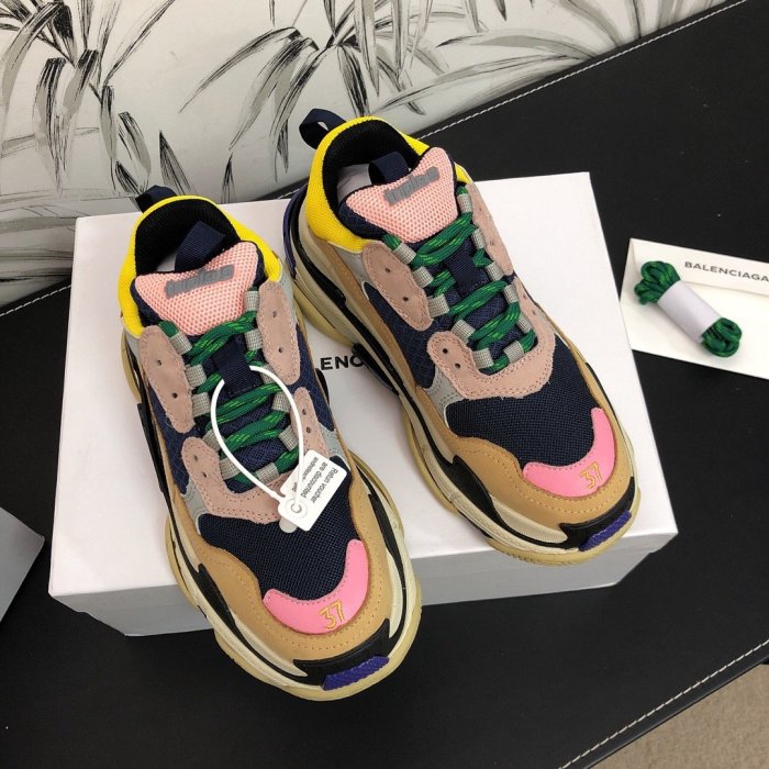 Balenciaga Mens Shoes Triple S Sneaker