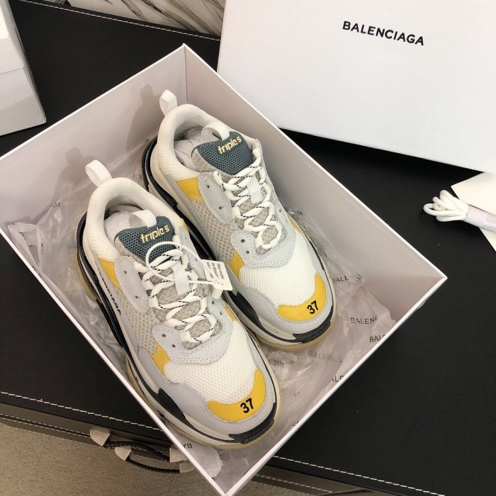 Balenciaga Mens Shoes Triple S Sneaker