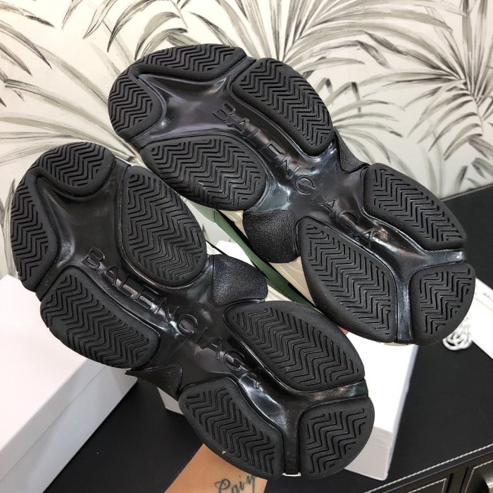 Balenciaga Mens Shoes Triple S Sneaker