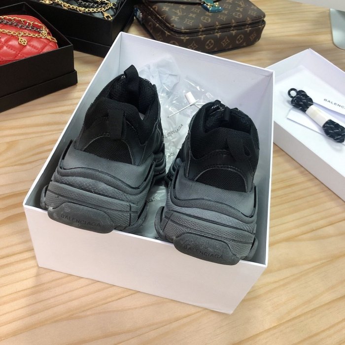 Balenciaga Womens Shoes Breathable Design Sneakers Luxury Brand Triple S Sneaker