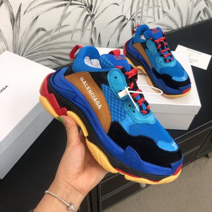 Balenciaga Mens Shoes Triple S Sneaker