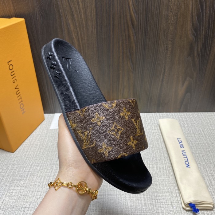 Louis Vuitton Mens Shoes Slippers Sandals Flip Flop Luxury Brand WATERFRONT MULE with Original Box 1A3PSB Monogram rubber
