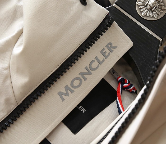 Moncler Design Mens Womens Winter Windprood Down Jackets Keep Warm 90% White Duck Down