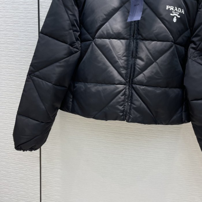 Prada Design Womens Winter Windprood Down Jackets Keep Warm 90% White Duck Down