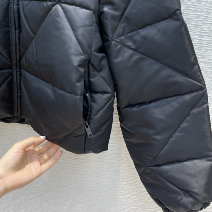 Prada Design Womens Winter Windprood Down Jackets Keep Warm 90% White Duck Down