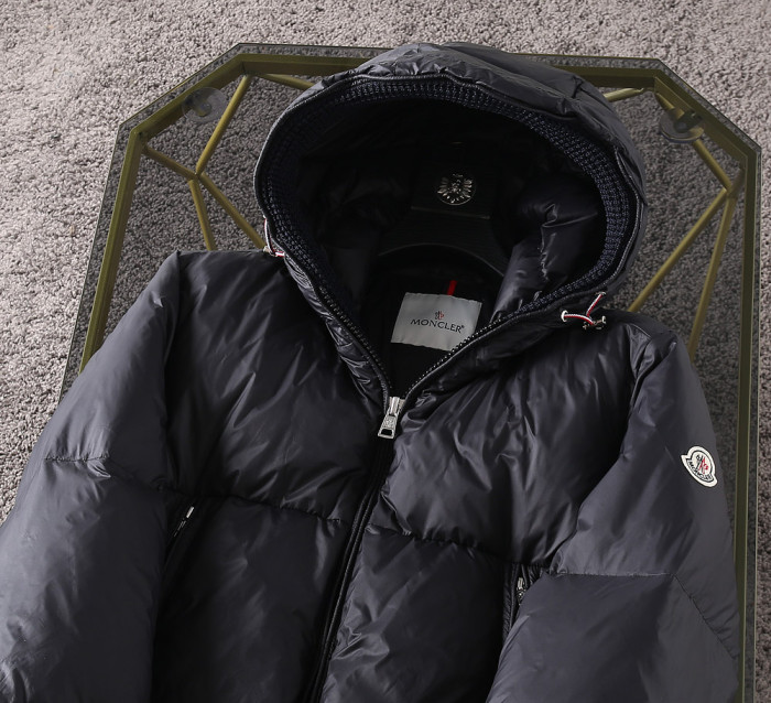Moncler Design Mens Womens Winter Windprood Down Jackets Keep Warm 90% White Duck Down