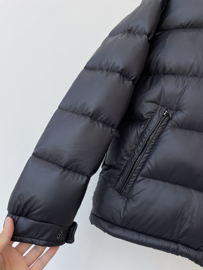 Moncler Design Mens Womens Winter Windprood Down Jackets Keep Warm 90% White Duck Down