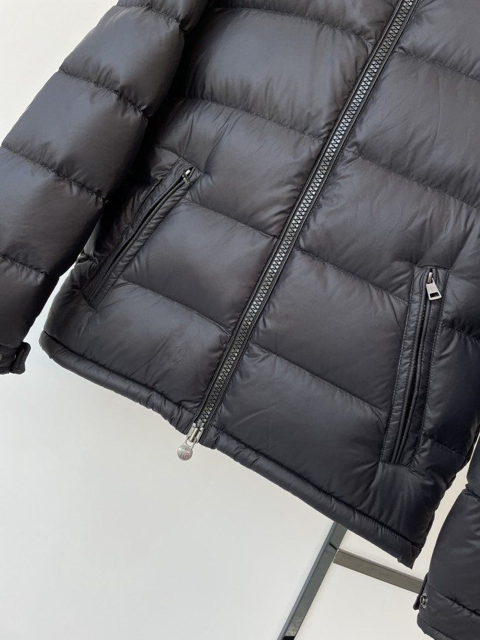 Moncler Design Mens Womens Winter Windprood Down Jackets Keep Warm 90% White Duck Down