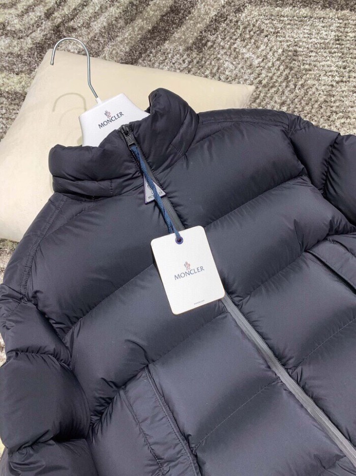 Moncler Design Mens Womens Winter Windprood Down Jackets Keep Warm 90% White Duck Down