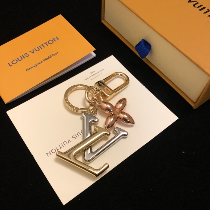 Louis Vuitton TWIST BAG CHARM Luxury Brand with Original Box M68197 Dimensions: 13 cm / 5,11 inches