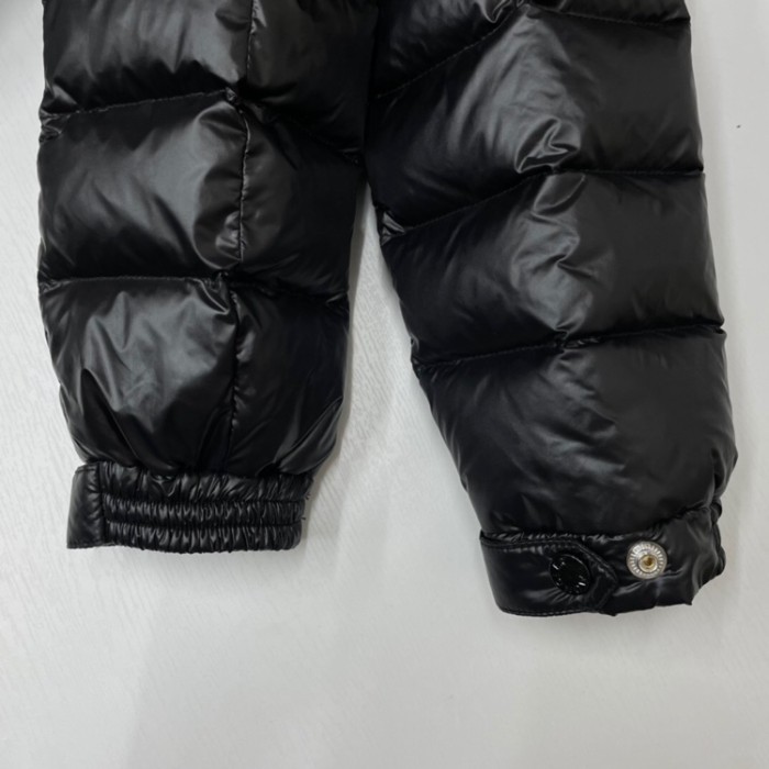 Moncler Design Mens Womens Winter Windprood Down Jackets Keep Warm 90% White Duck Down