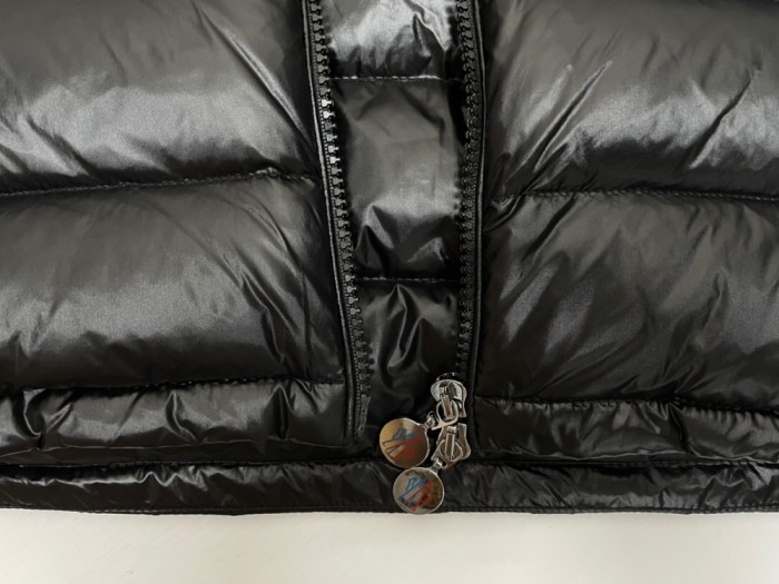 Moncler Design Mens Womens Winter Windprood Down Jackets Keep Warm 90% White Duck Down