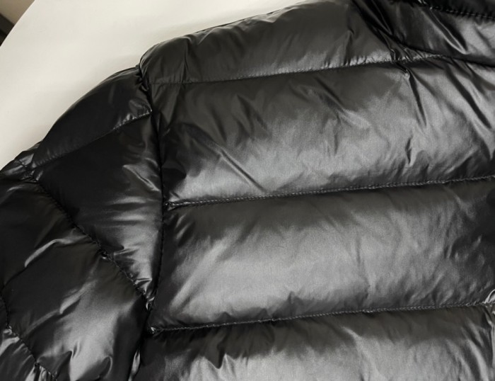 Moncler Design Mens Womens Winter Windprood Down Jackets Keep Warm 90% White Duck Down