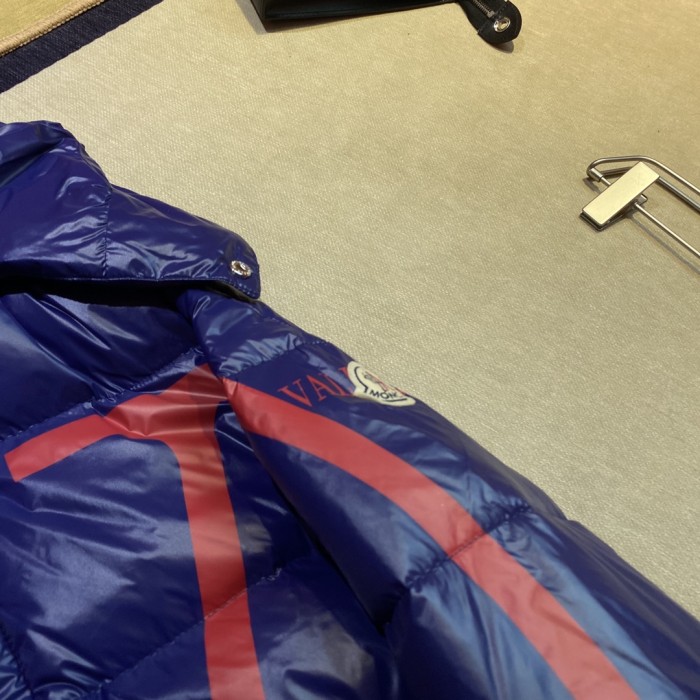 Moncler X Valentino Design Mens Womens Winter Windprood Down Jackets Keep Warm 90% White Duck Down