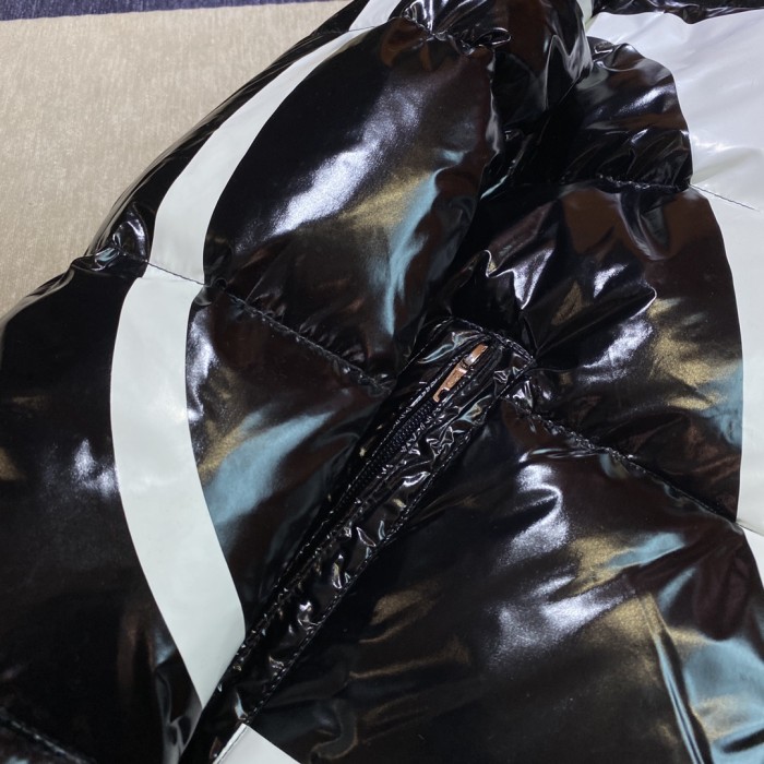 Moncler X Valentino Design Mens Womens Winter Windprood Down Jackets Keep Warm 90% White Duck Down