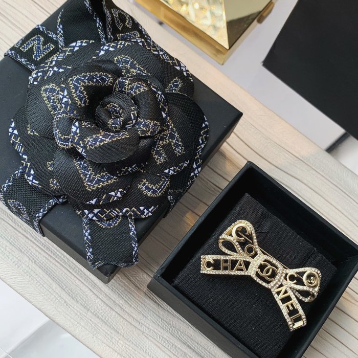 Chanel Luxury Womens Brooche