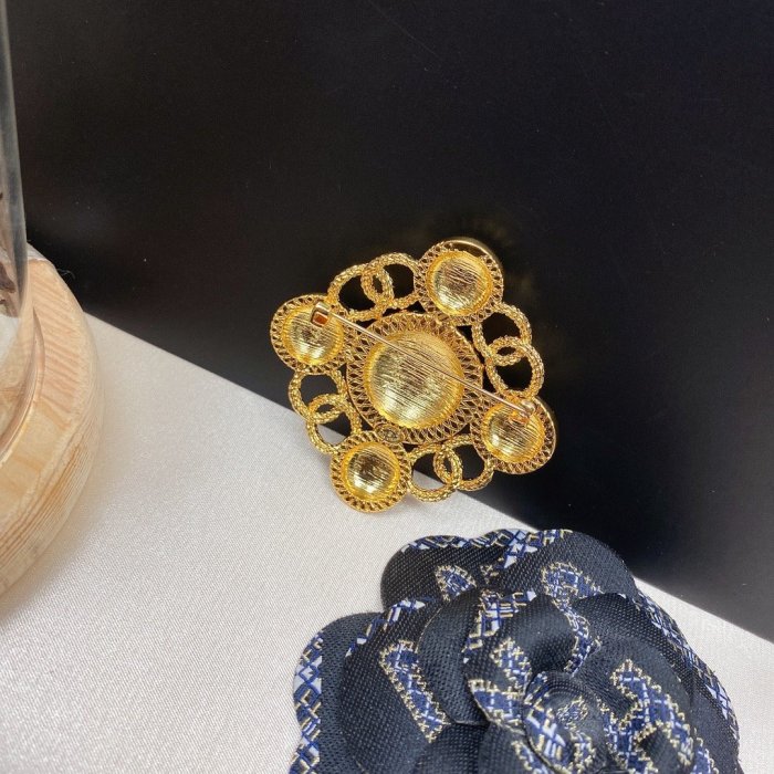 Chanel Luxury Womens Brooche YA045