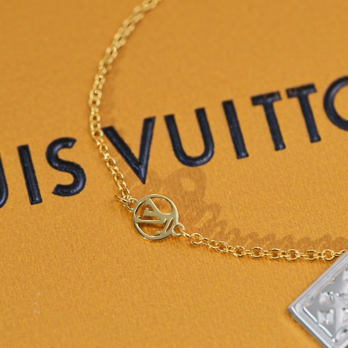 Louis Vuitton Luxury Men Womens Necklace