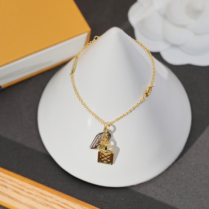 Louis Vuitton Luxury Men Womens Necklace