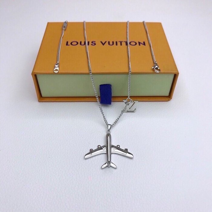 Louis Vuitton Luxury Men Womens Necklace