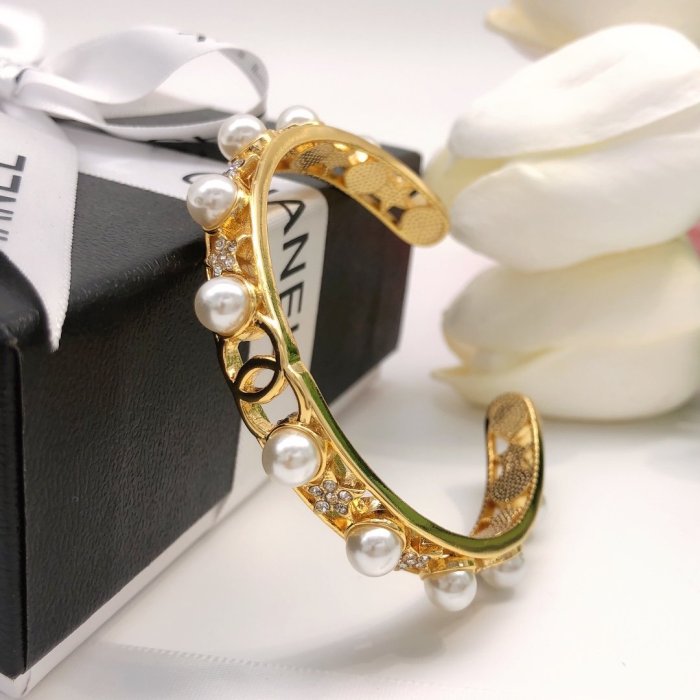 Chanel Luxury Womens Bracelet XSZ0002