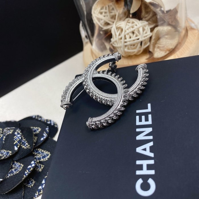 Chanel Luxury Womens Brooche YA061