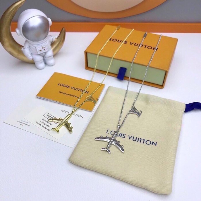 Louis Vuitton Luxury Men Womens Necklace