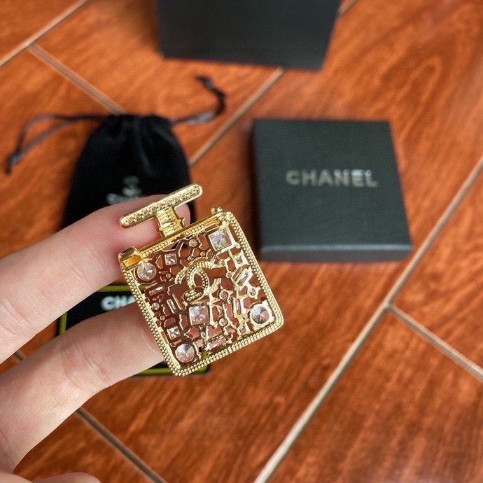 Chanel Luxury Womens Brooche