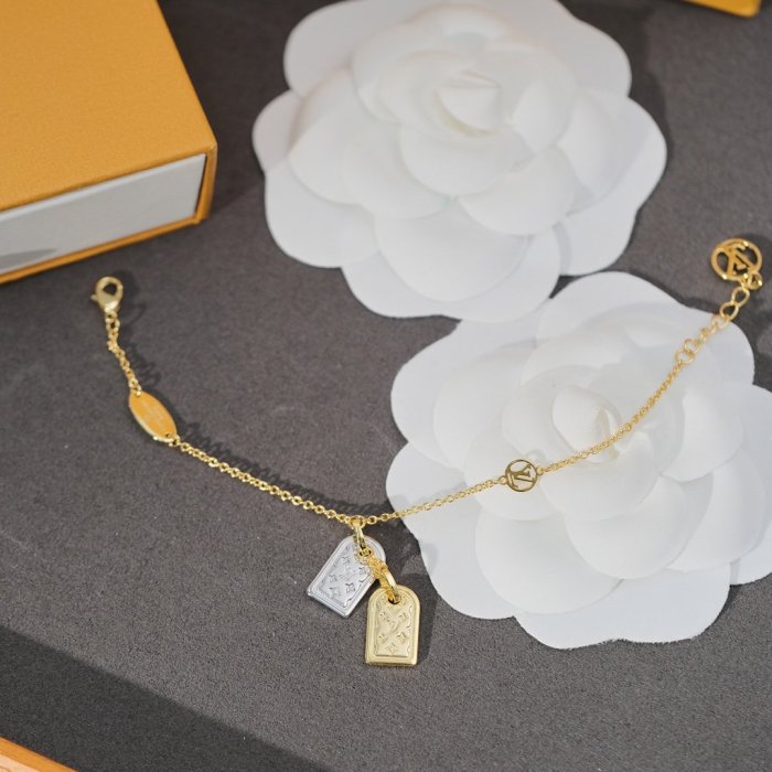 Louis Vuitton Luxury Men Womens Necklace