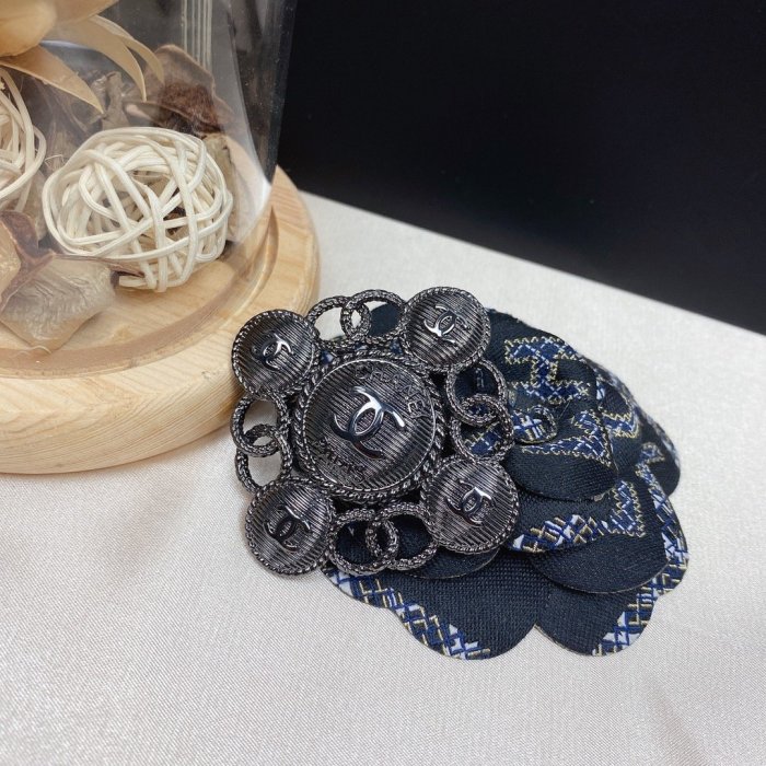 Chanel Luxury Womens Brooche YA045