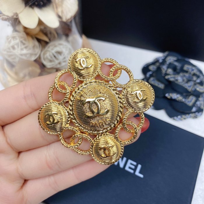 Chanel Luxury Womens Brooche YA045