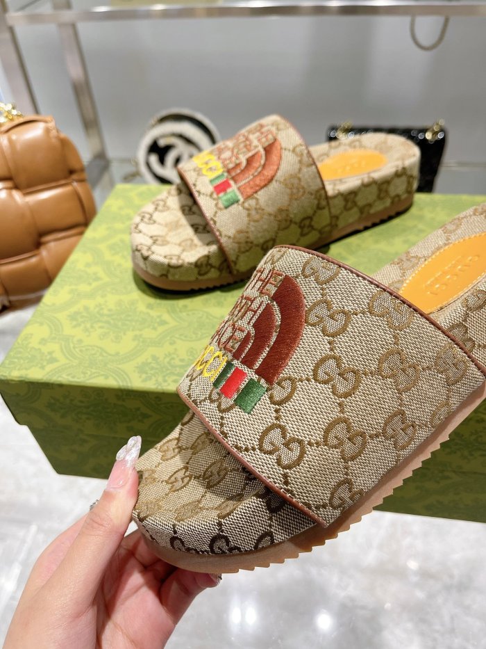 Gucci Womens Shoes Sandals Slides Slippers Luxury Brand Thick Sole Design Women's GG canvas slide sandal with Original Box 624695 H6320 9763