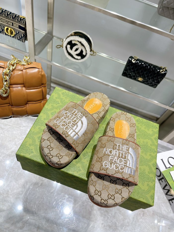 Gucci Womens Shoes Sandals Slides Slippers Luxury Brand Thick Sole Design Women's GG canvas slide sandal with Original Box 624695 H6320 9763