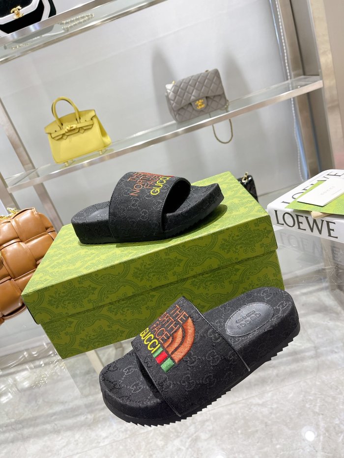 Gucci Womens Shoes Sandals Slides Slippers Luxury Brand Thick Sole Design Women's GG canvas slide sandal with Original Box 624695 H6320 9763