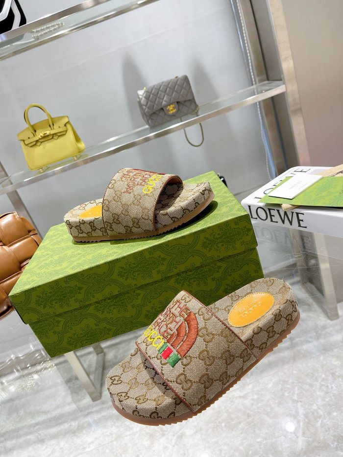 Gucci Womens Shoes Sandals Slides Slippers Luxury Brand Thick Sole Design Women's GG canvas slide sandal with Original Box 624695 H6320 9763