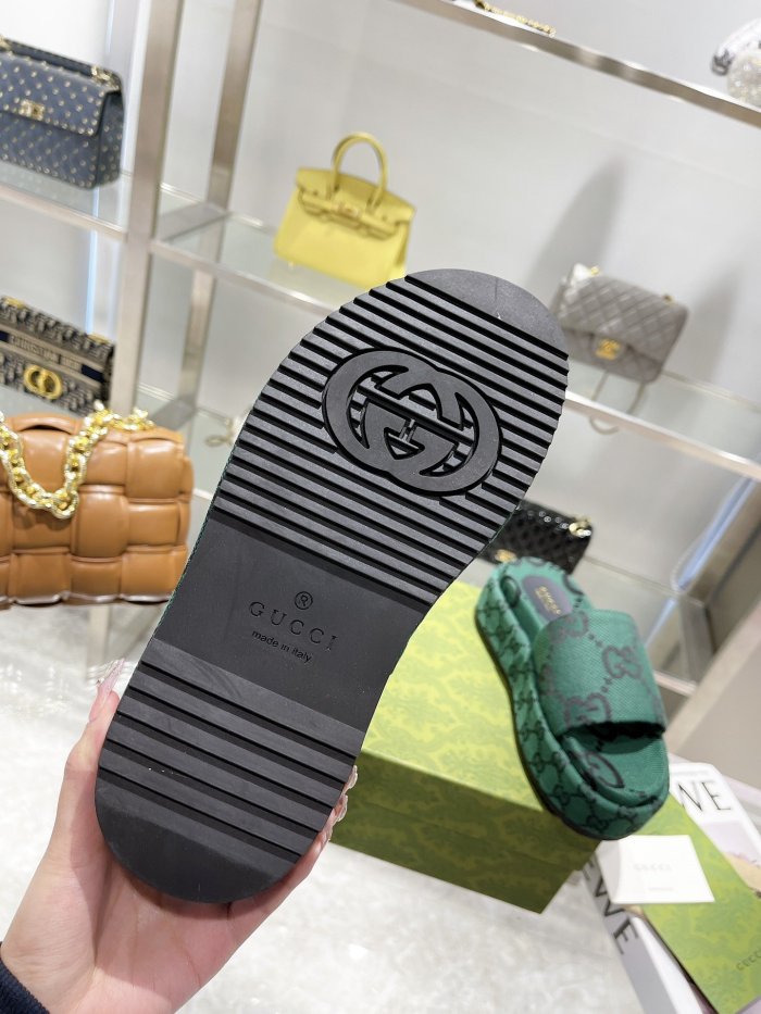 Gucci Womens Shoes Sandals Slides Slippers Luxury Brand Thick Sole Design Women's GG canvas slide sandal with Original Box 624695 H6320 9763