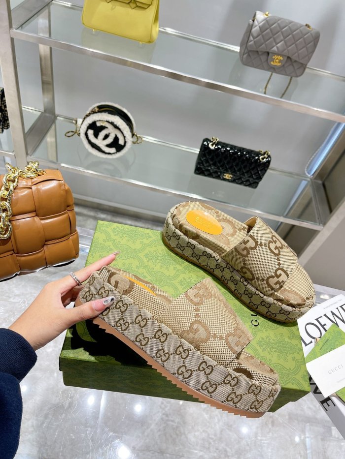 Gucci Womens Shoes Sandals Slides Slippers Luxury Brand Thick Sole Design Women's GG canvas slide sandal with Original Box 624695 H6320 9763
