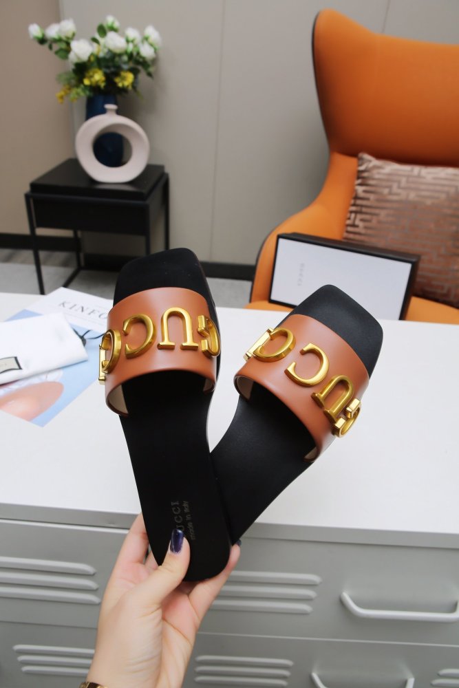 Gucci Womens Shoes Sandals Casual Design Luxury Brand Classic Leather thong sandal with Double G ‎497444 A3N00 1000 with Original Box