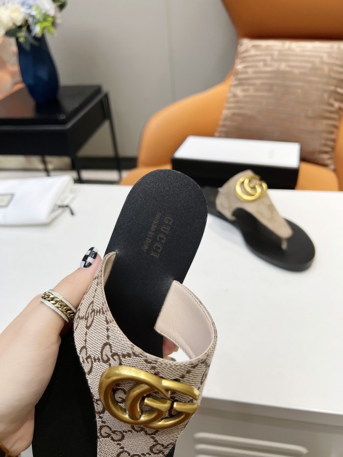 Gucci Womens Shoes Sandals Casual Design Luxury Brand Classic Leather thong sandal with Double G ‎497444 A3N00 1000 with Original Box