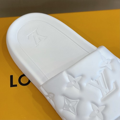 Louis Vuitton Mens Shoes Slippers Sandals Flip Flop Luxury Brand WATERFRONT MULE White Monogram-embossed rubber with Original Box 1A9FKF