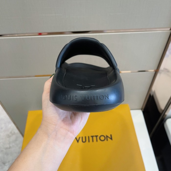 Louis Vuitton Mens Shoes Slippers Sandals Flip Flop Luxury Brand WATERFRONT MULE Black Monogram-embossed rubber with Original Box 1A9FKW