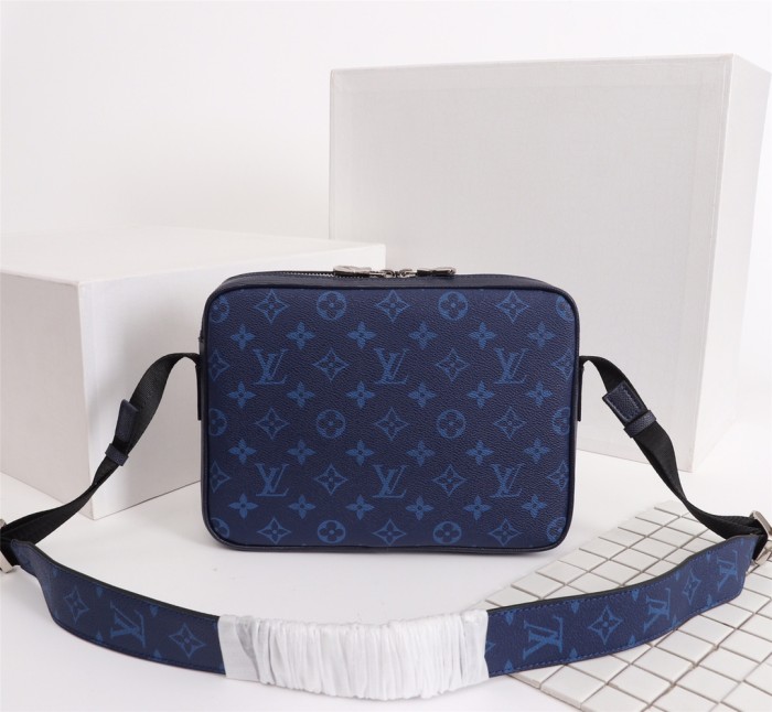 Louis Vuitton Mens Bag Luxury Brand Fashion Type Outdoor Messenger M30242 with Original Box